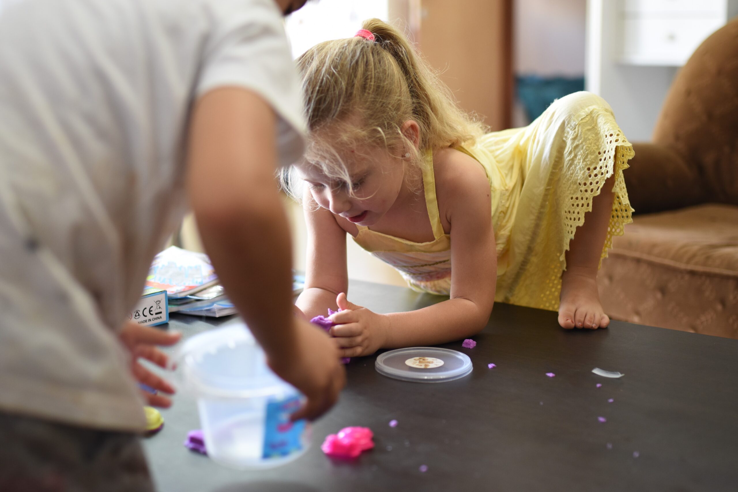 Kinder spielen